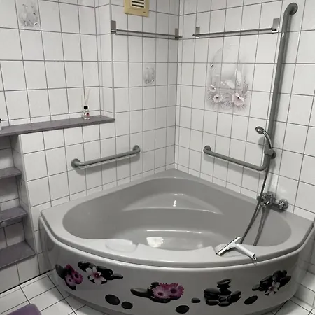 Schwarzwald-luft 3,5 90qm Mit Doppelgarage Apartman Simmozheim